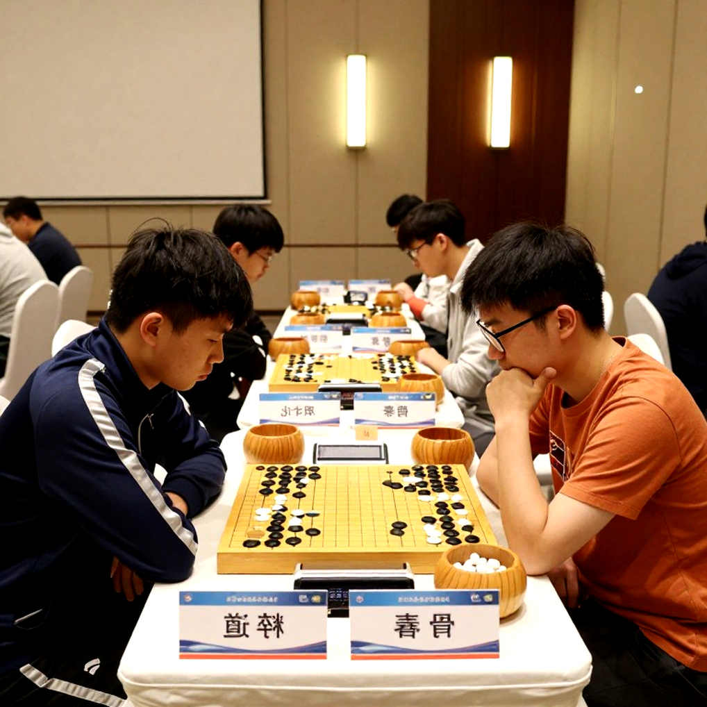 Carlsen chỉ ra kẻ chiến thắng: Sindarov là ứng cử viên nặng ký, Gukesh là cửa dưới có 'trần' cao hơn